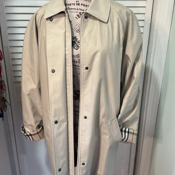 Ladies Burberry Coat with Zip in/out liner. US 10 - Picture 4 of 7